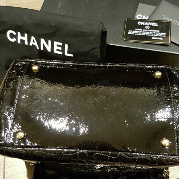 Chanel "Puzzle" Bag with Flap, Patent Black/Gold - Picture 2 of 4