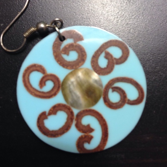 Turquoise shell design earrings - Picture 2 of 2