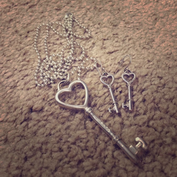 ❌SOLD❌Look A Like Silver Key Jewelry