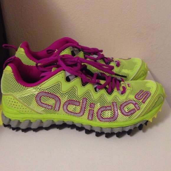 NWOT Adidas Vigor 4 TR running shoes