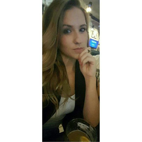 Meet your Posher, Danielle - Picture 2 of 2