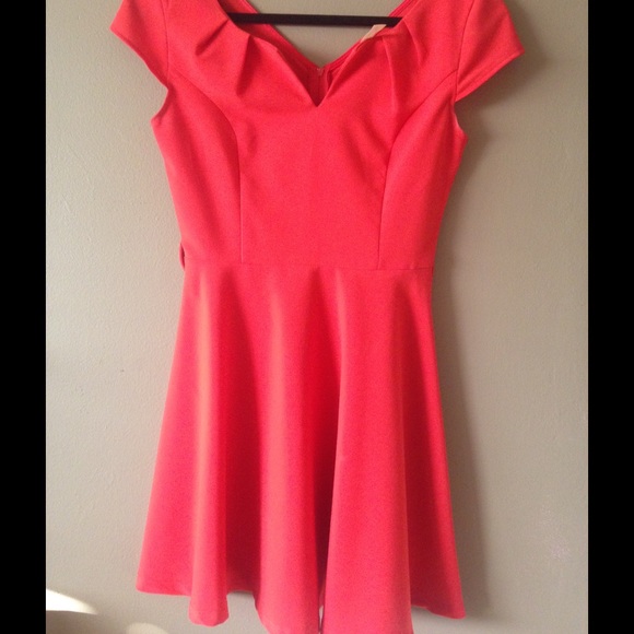 Red dress - Picture 1 of 2