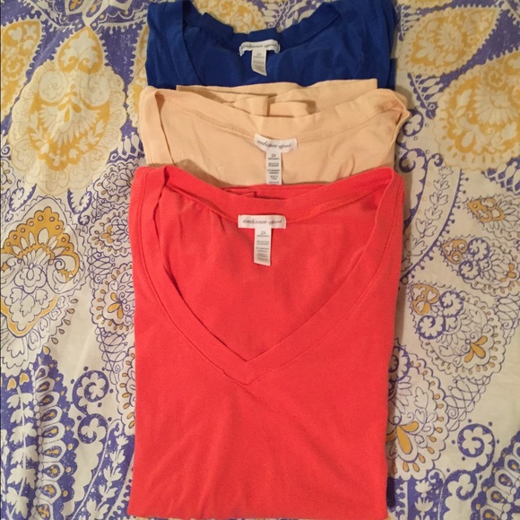 Bundle of 3 V-necks size 2x