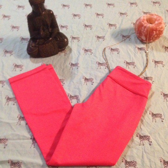 NWT Lululemon Wunder Under Crops size 4. - Picture 4 of 4