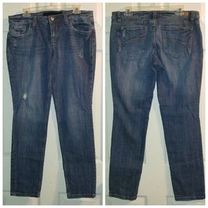 Distressed skinny jeans