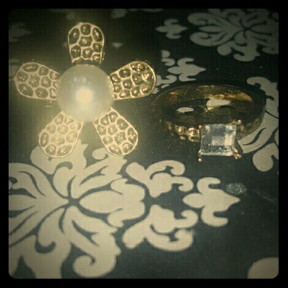 🔥🔥🔥 CLEARANCE !!! Lovely Rings Betsey Johnson - Picture 1 of 2