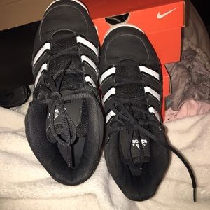 Basketball shoes
