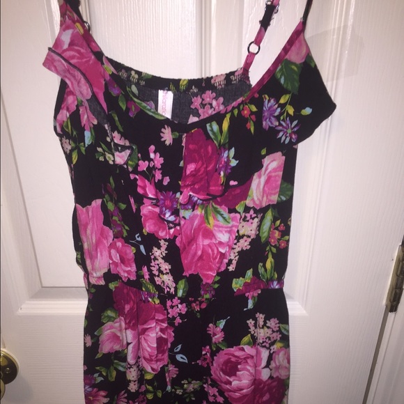 Fun, light dress perfect for a good-weather day! - Picture 2 of 2