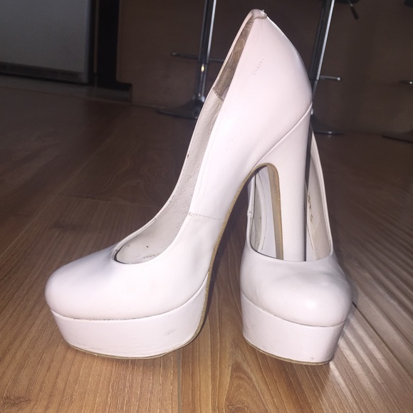 White Hight heel shoes