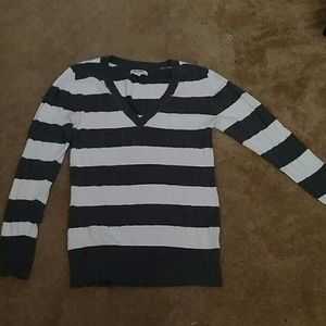 Gray and white sweater shirt