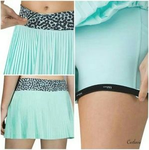 Lululemon pleat to street skirt