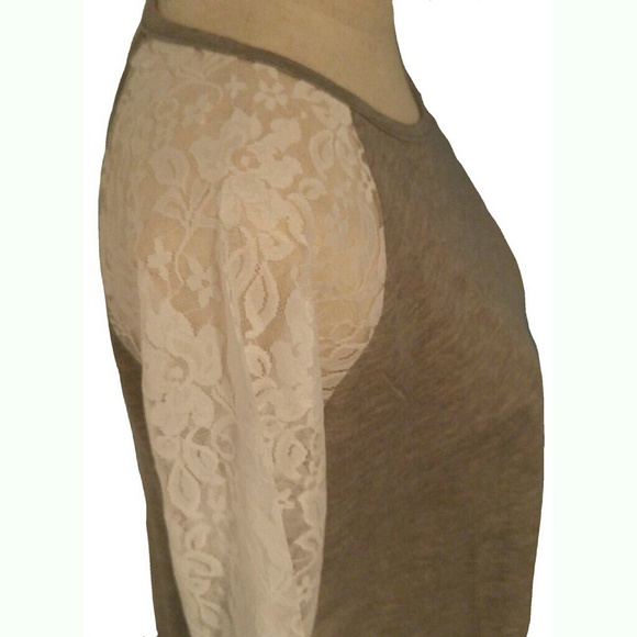 Long Sleeve with White Lace - Picture 4 of 4