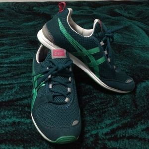 Green ASICS Onitsuka Tiger Size 8 .