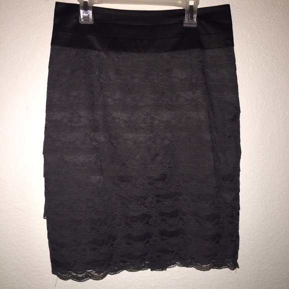 H&M Lace Pencil Skirt