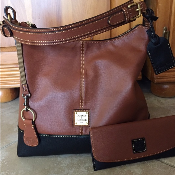 Authentic Dooney & Bourke Purse w/ Wallet