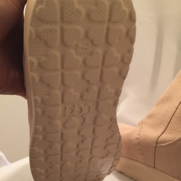 New Authentic Uggs cream w/ glitter heart & pocket - Picture 2 of 4