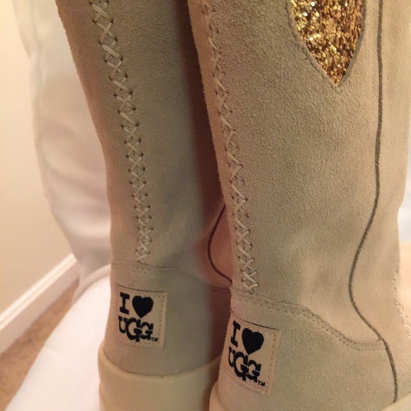 New Authentic Uggs cream w/ glitter heart & pocket - Picture 4 of 4