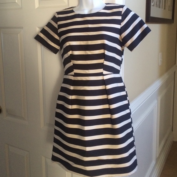 H&M Dresses & Skirts - 💙Gorgeous H&M stripe dress💙