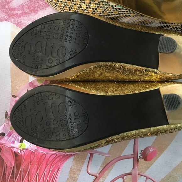 Rislto💕Gold Sparkly Platforms💕💛💜 - Picture 2 of 4