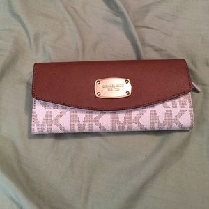 Michael kors wallet