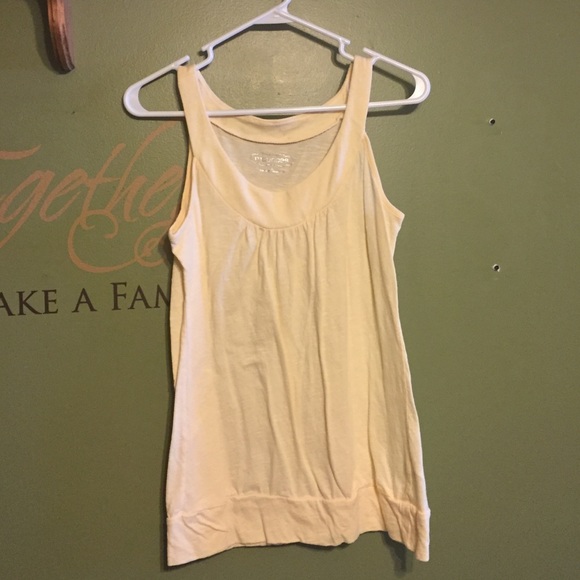 Pale yellow tank
