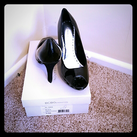 Peep toe blk patent leather shoes