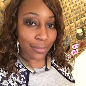 Meet your Posher, Dee