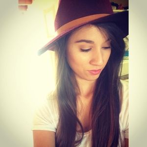 Meet your Posher, Alexia