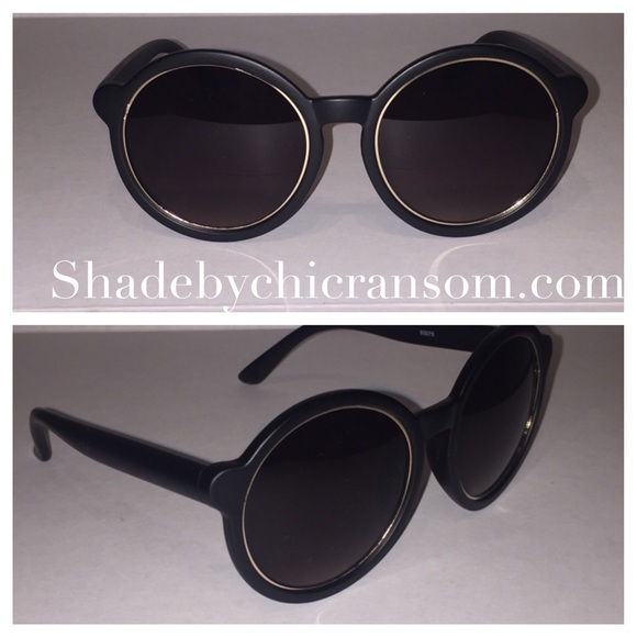 Gold Circles Matte Black