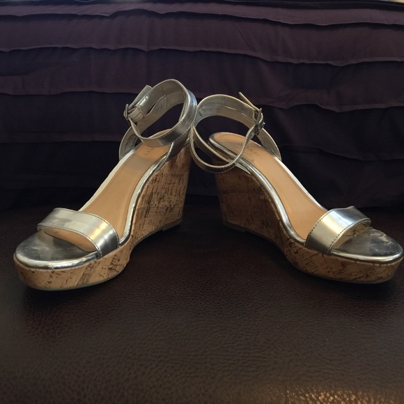 Silver elite Old Navy wedge sandal
