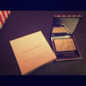 Burberry sheer eye shadow almond #6