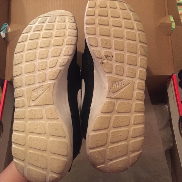 Roshe run 5.5y - Picture 2 of 4