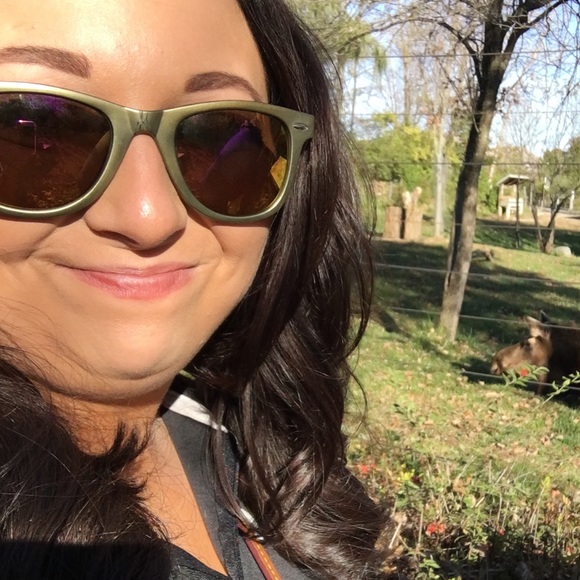 Meet your posher Taylor! - Picture 4 of 4