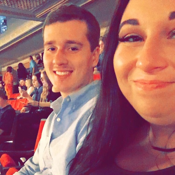 Meet your posher Taylor! - Picture 2 of 4