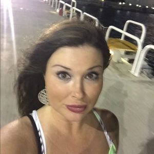 Meet your Posher, Marisa