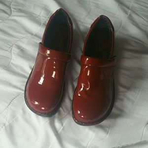 BOC clogs size 7.5