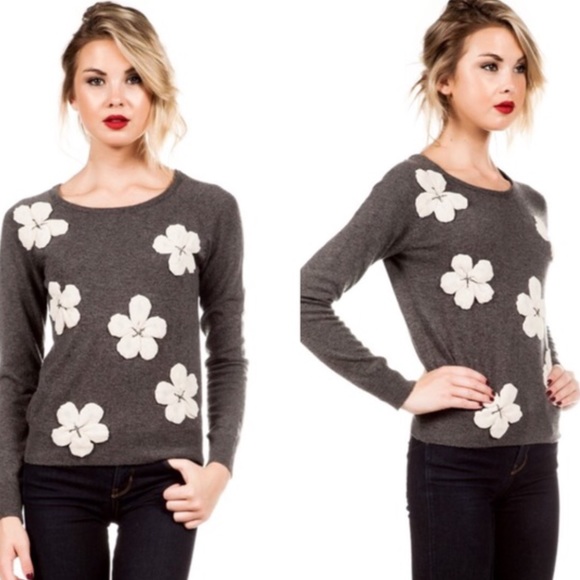 Gray sweater with flowers - Picture 4 of 4