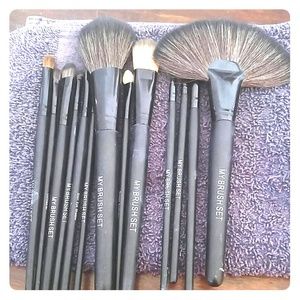 Makeup brushes