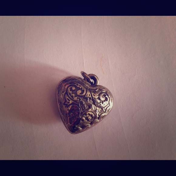 Pretty etched heart pendant