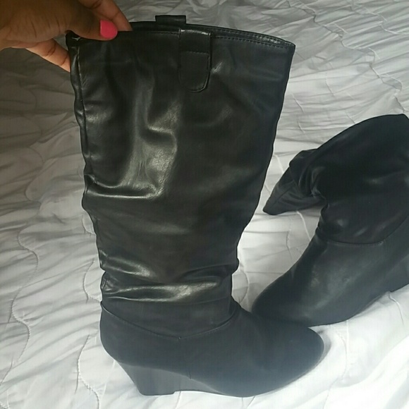 Size 7.5 wedge boot
