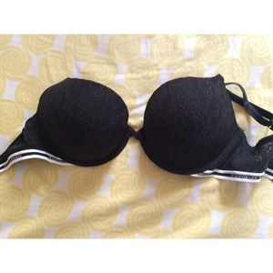 NWOT Victoria's Secret Black 34DD bra.