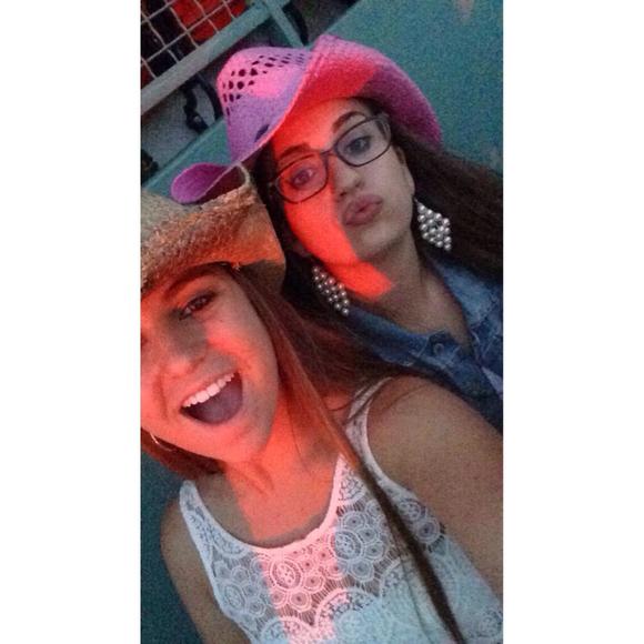 Meet your Posher, Alyssa - Picture 1 of 1