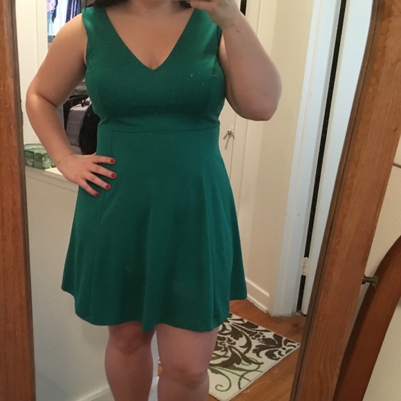 Green v-neck fit and flare H&M