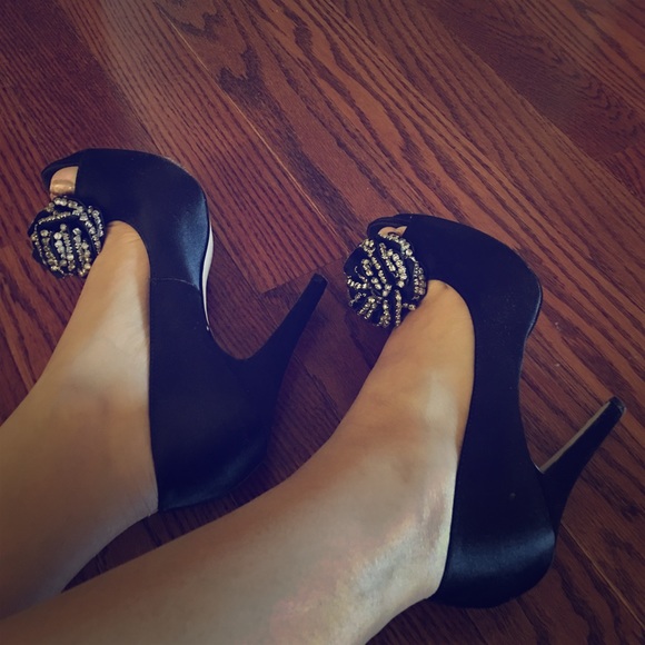 Sexy black heels with black and silver flowers.
