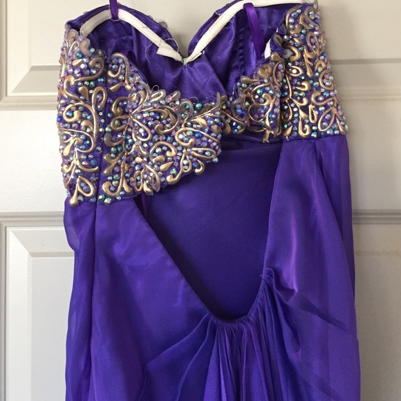 La Femme Prom Dress - Picture 3 of 4