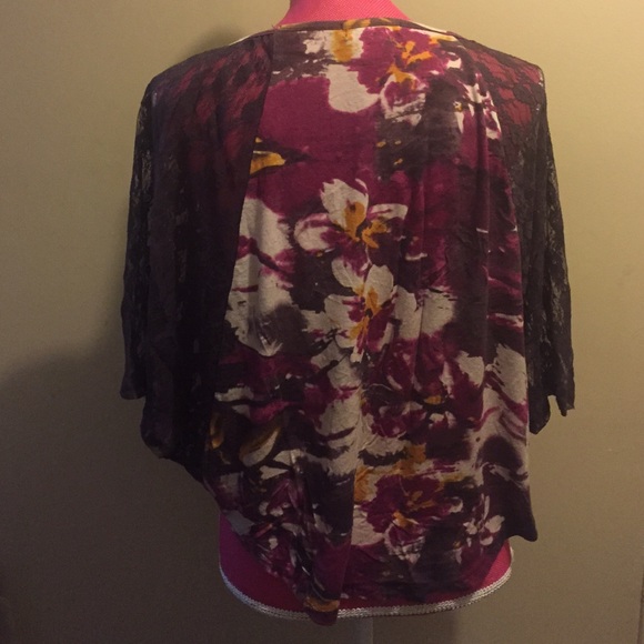 Floral top - Picture 2 of 4