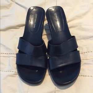 Black slide wedges