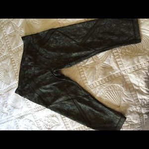 Lululemon crops size 8