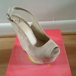 Cream, never been worn, open toe wedges