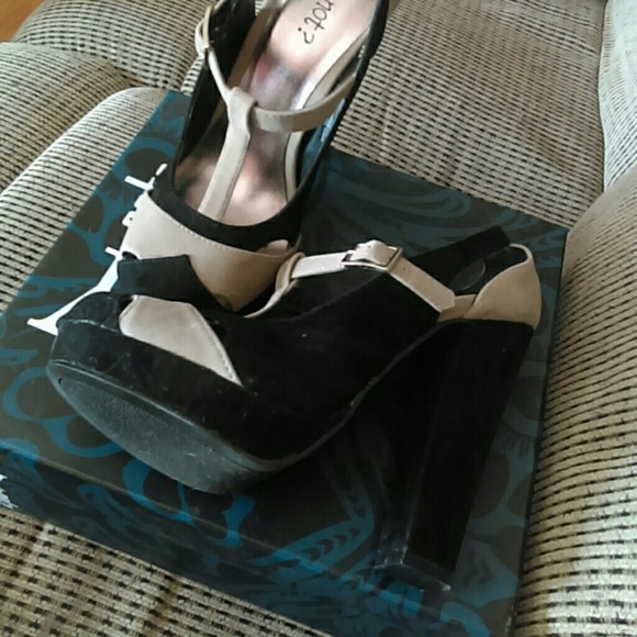 Heels - Picture 3 of 4